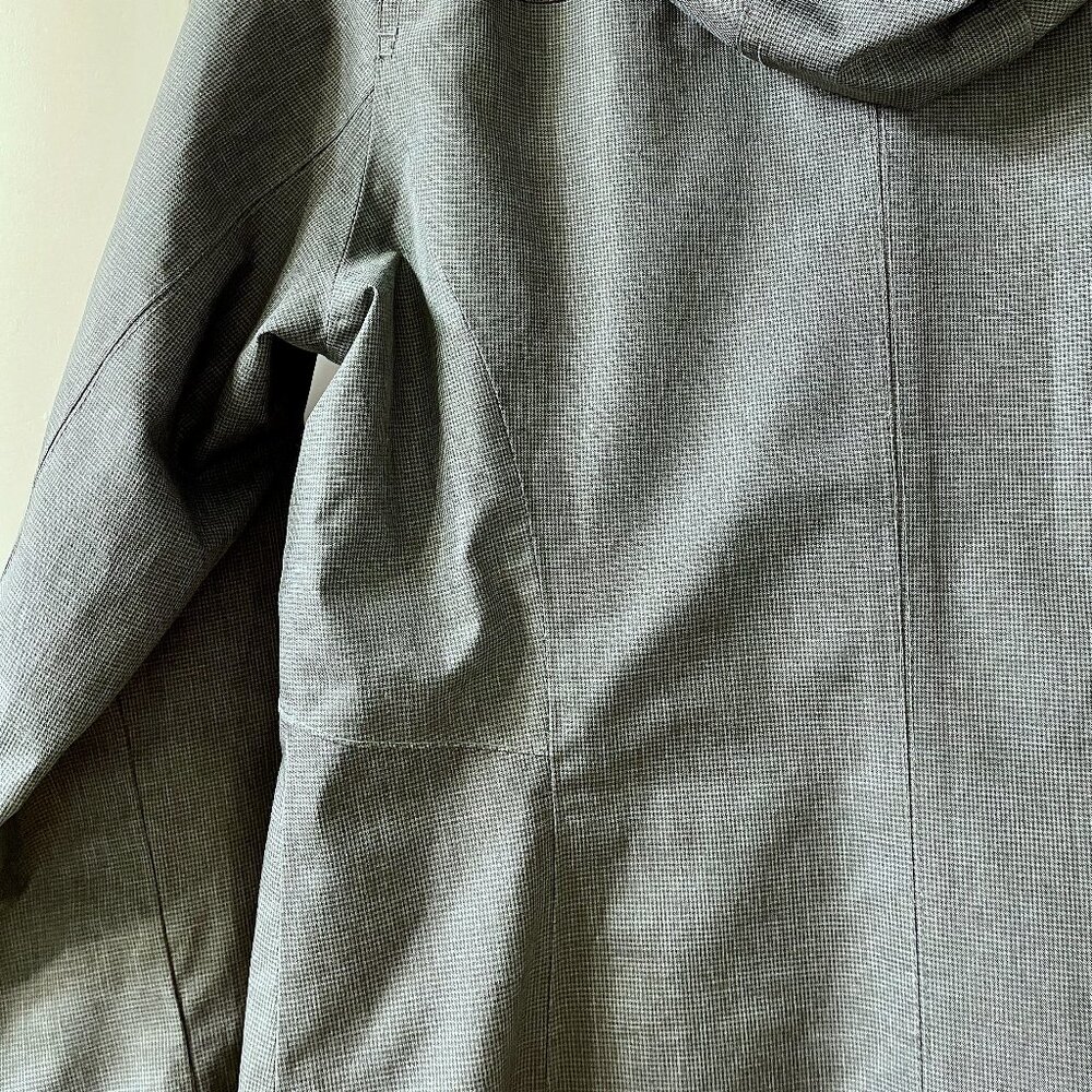 Eddie Bauer Weatherguard Raincoat -- excellent condition - Picture 3 of 8
